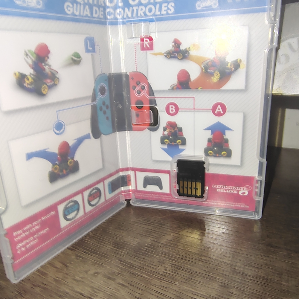 Nintendo Mario Kart 8 Deluxe Switch - Picture 2 of 5